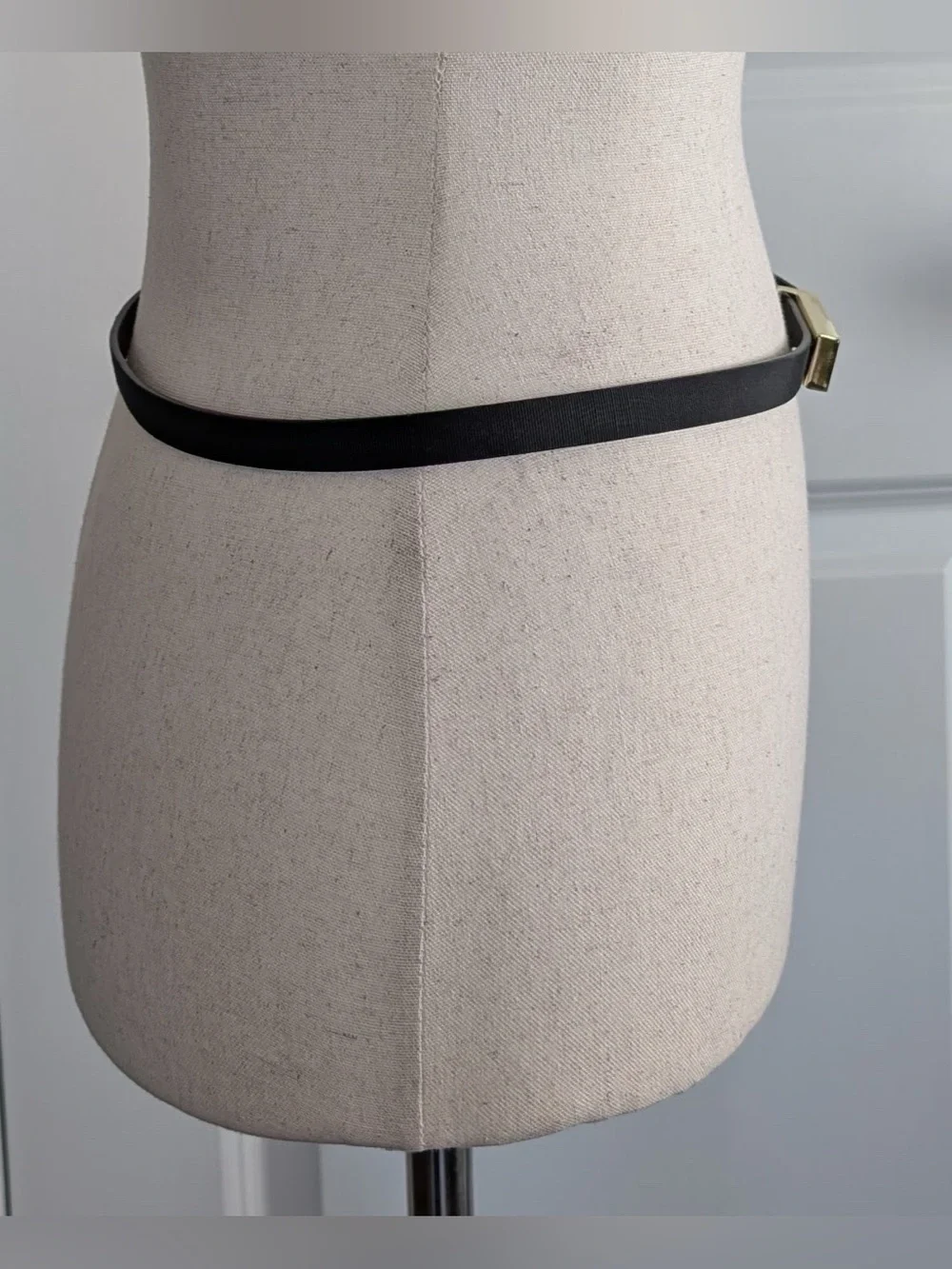Jones New York Women’s Thin Black Gold Belt Size 6